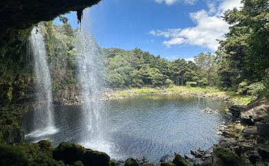 derriere-chute-eau-rainbow-falls