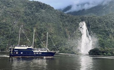 milford-sound-bateau-cascade