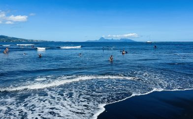 plage-sable-noir-pointe-venus